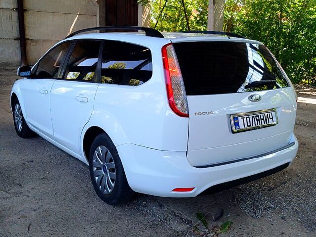 Белый Форд Фокус, объемом двигателя 1.8 л и пробегом 201 тыс. км за 4850 $, фото 3 на Automoto.ua