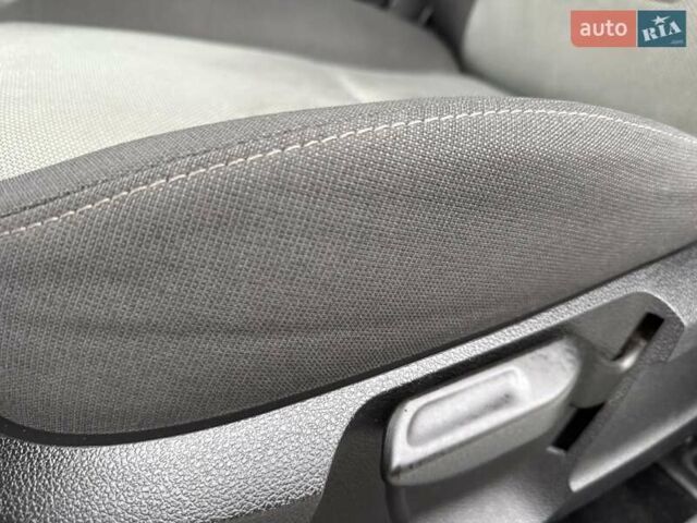 Білий Форд Фокус, об'ємом двигуна 2 л та пробігом 280 тис. км за 5450 $, фото 41 на Automoto.ua