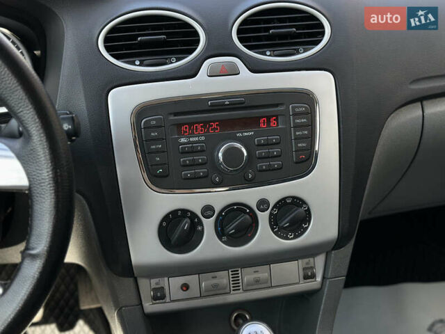 Білий Форд Фокус, об'ємом двигуна 1.56 л та пробігом 311 тис. км за 4700 $, фото 43 на Automoto.ua