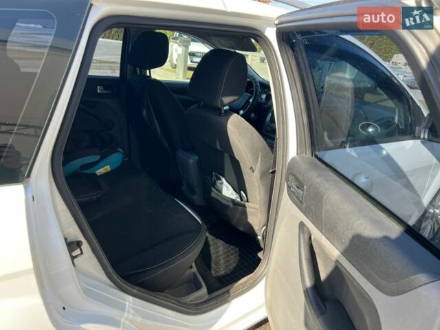 Білий Форд Фокус, об'ємом двигуна 1.6 л та пробігом 228 тис. км за 5500 $, фото 5 на Automoto.ua