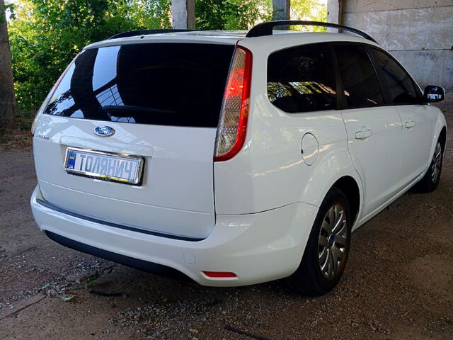 Белый Форд Фокус, объемом двигателя 1.8 л и пробегом 201 тыс. км за 4850 $, фото 1 на Automoto.ua