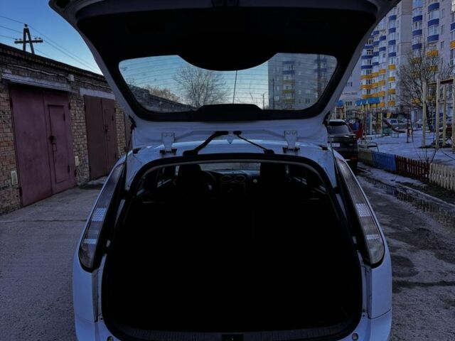 Белый Форд Фокус, объемом двигателя 0 л и пробегом 250 тыс. км за 4250 $, фото 18 на Automoto.ua