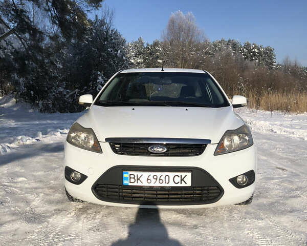 Белый Форд Фокус, объемом двигателя 2 л и пробегом 300 тыс. км за 6700 $, фото 21 на Automoto.ua