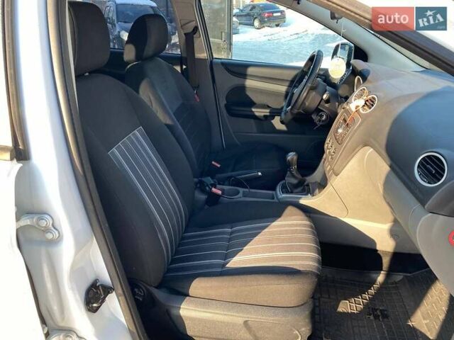 Білий Форд Фокус, об'ємом двигуна 1.56 л та пробігом 290 тис. км за 5290 $, фото 11 на Automoto.ua