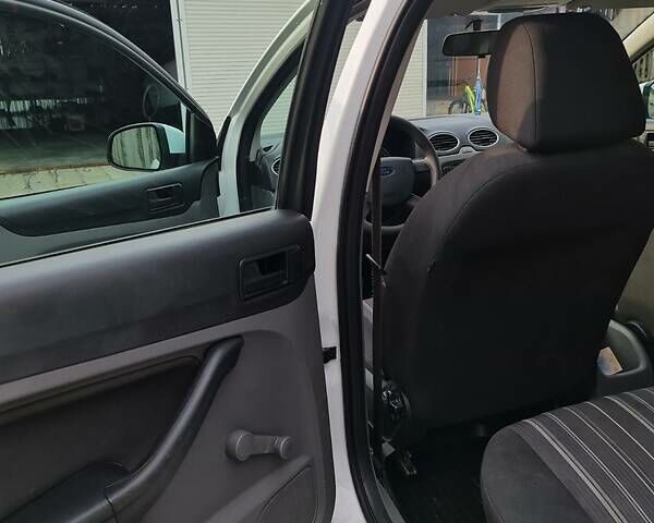 Белый Форд Фокус, объемом двигателя 1.8 л и пробегом 270 тыс. км за 6800 $, фото 21 на Automoto.ua