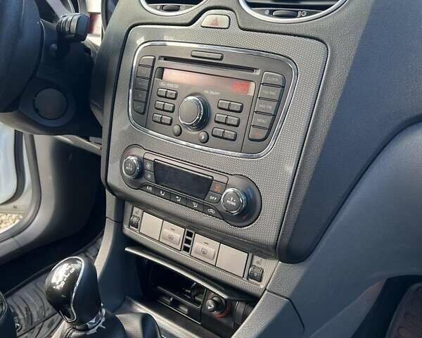 Форд Фокус 2010 в Коломые на Automoto.ua Белый Форд Фокус, объемом двигателя 1.6 л и пробегом 315 тыс. км за 6200 $, фото 3 на Automoto.ua