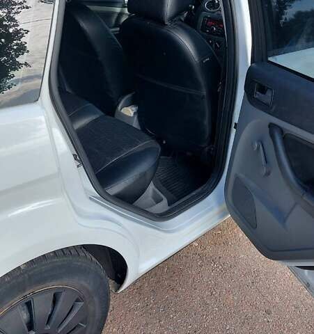 Белый Форд Фокус, объемом двигателя 0 л и пробегом 251 тыс. км за 5900 $, фото 6 на Automoto.ua