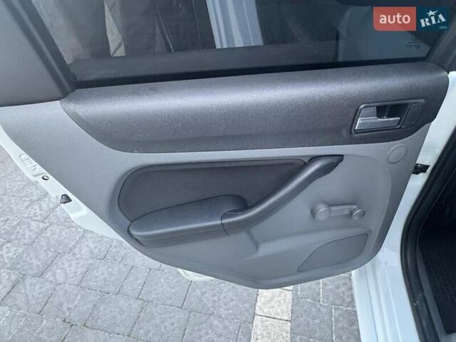 Белый Форд Фокус, объемом двигателя 1.6 л и пробегом 268 тыс. км за 6500 $, фото 15 на Automoto.ua