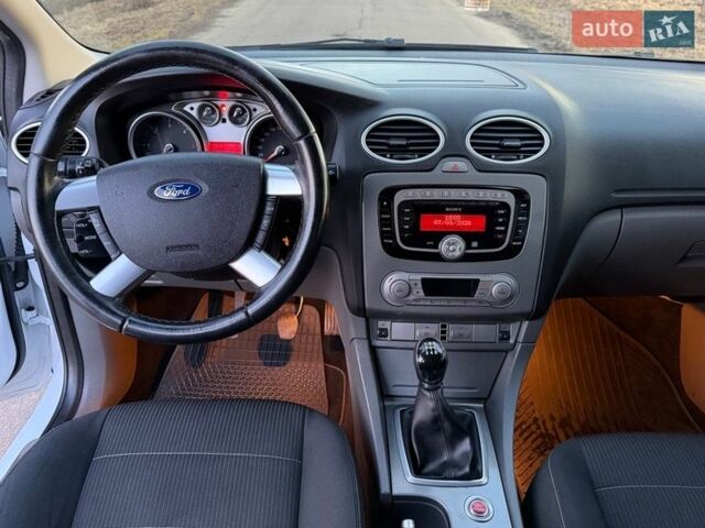 Белый Форд Фокус, объемом двигателя 1.6 л и пробегом 207 тыс. км за 6250 $, фото 5 на Automoto.ua