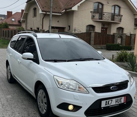 Белый Форд Фокус, объемом двигателя 1.6 л и пробегом 170 тыс. км за 6300 $, фото 3 на Automoto.ua