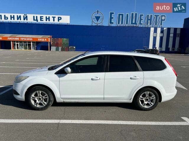 Белый Форд Фокус, объемом двигателя 1.56 л и пробегом 265 тыс. км за 5400 $, фото 5 на Automoto.ua
