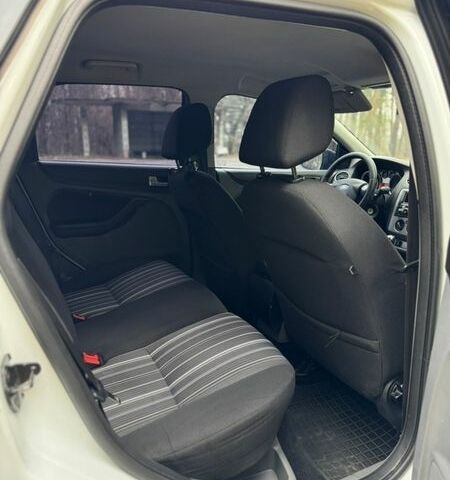 Білий Форд Фокус, об'ємом двигуна 1.6 л та пробігом 237 тис. км за 4699 $, фото 17 на Automoto.ua