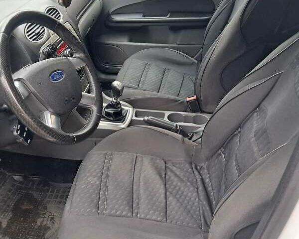 Белый Форд Фокус, объемом двигателя 2 л и пробегом 310 тыс. км за 4700 $, фото 6 на Automoto.ua