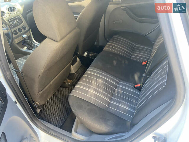 Белый Форд Фокус, объемом двигателя 1.56 л и пробегом 446 тыс. км за 5390 $, фото 6 на Automoto.ua