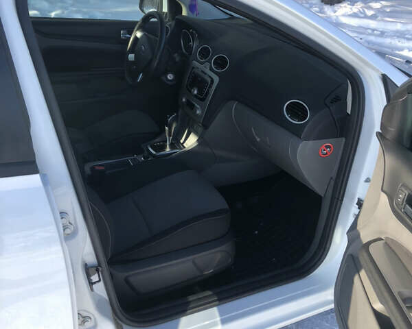 Белый Форд Фокус, объемом двигателя 2 л и пробегом 300 тыс. км за 6700 $, фото 8 на Automoto.ua