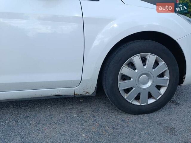 Белый Форд Фокус, объемом двигателя 1.6 л и пробегом 290 тыс. км за 5900 $, фото 17 на Automoto.ua