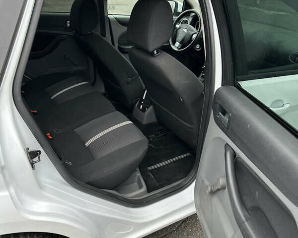 Белый Форд Фокус, объемом двигателя 1.6 л и пробегом 234 тыс. км за 6200 $, фото 13 на Automoto.ua