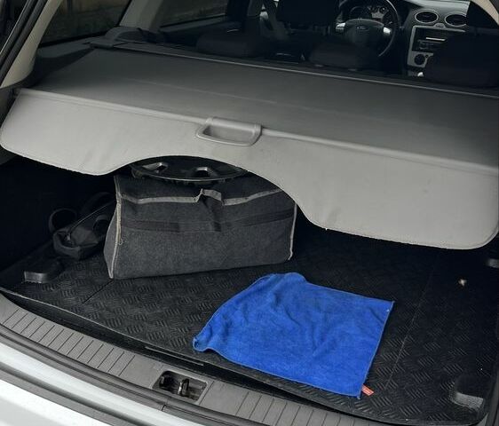 Белый Форд Фокус, объемом двигателя 1.6 л и пробегом 170 тыс. км за 6300 $, фото 14 на Automoto.ua