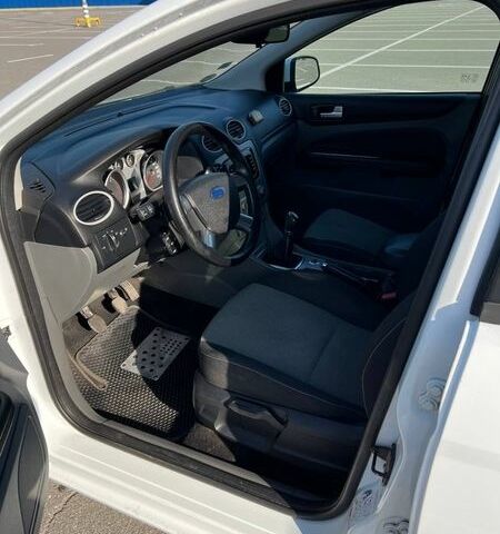 Белый Форд Фокус, объемом двигателя 1.56 л и пробегом 265 тыс. км за 5400 $, фото 13 на Automoto.ua