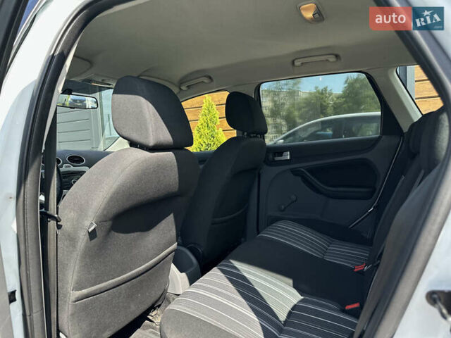 Білий Форд Фокус, об'ємом двигуна 1.56 л та пробігом 311 тис. км за 4700 $, фото 50 на Automoto.ua