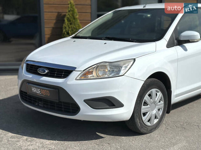 Білий Форд Фокус, об'ємом двигуна 1.56 л та пробігом 311 тис. км за 4700 $, фото 4 на Automoto.ua