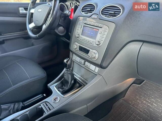 Белый Форд Фокус, объемом двигателя 1.6 л и пробегом 280 тыс. км за 5499 $, фото 5 на Automoto.ua