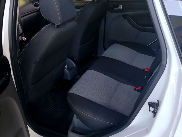 Белый Форд Фокус, объемом двигателя 1.8 л и пробегом 201 тыс. км за 4850 $, фото 10 на Automoto.ua