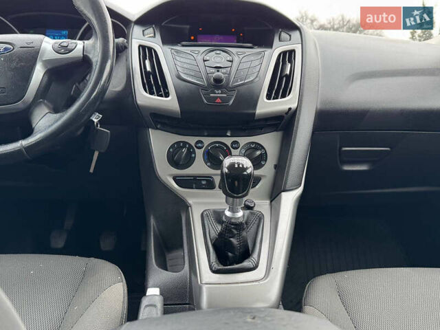 Білий Форд Фокус, об'ємом двигуна 1.6 л та пробігом 245 тис. км за 6390 $, фото 60 на Automoto.ua