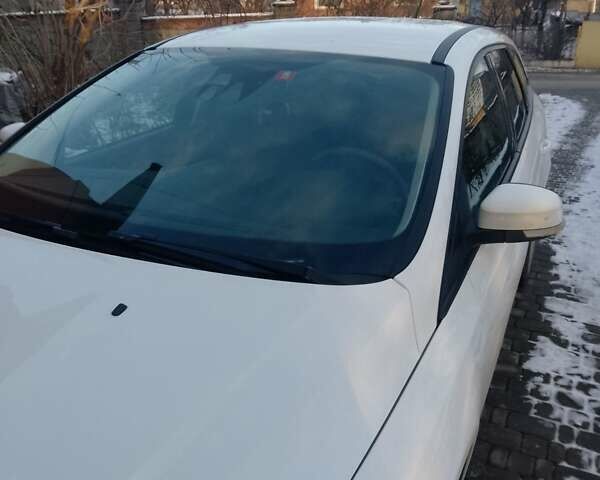 Белый Форд Фокус, объемом двигателя 1.6 л и пробегом 275 тыс. км за 7300 $, фото 2 на Automoto.ua