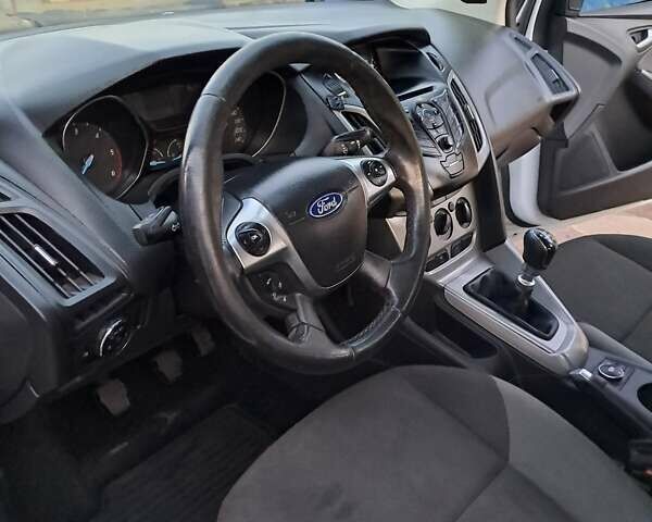 Белый Форд Фокус, объемом двигателя 1.6 л и пробегом 278 тыс. км за 7300 $, фото 10 на Automoto.ua