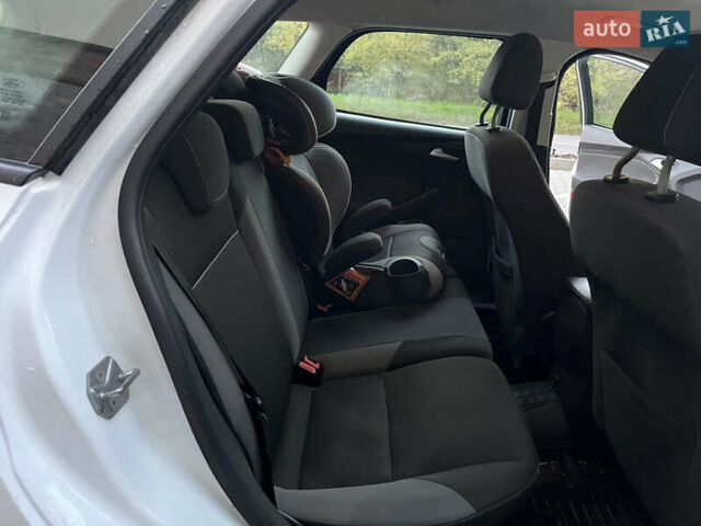 Белый Форд Фокус, объемом двигателя 1.56 л и пробегом 257 тыс. км за 5100 $, фото 53 на Automoto.ua