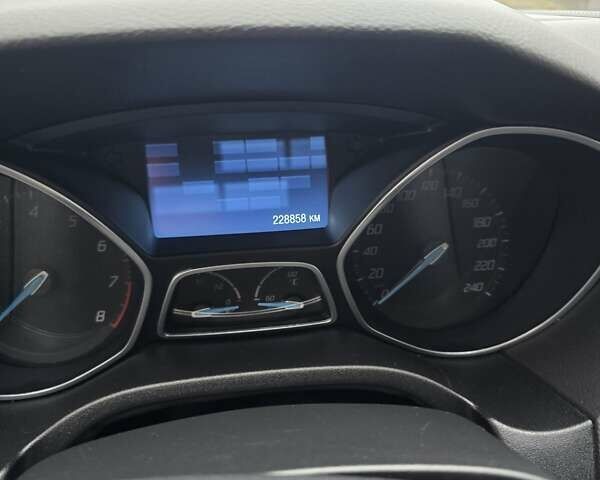 Белый Форд Фокус, объемом двигателя 1.6 л и пробегом 228 тыс. км за 8000 $, фото 18 на Automoto.ua