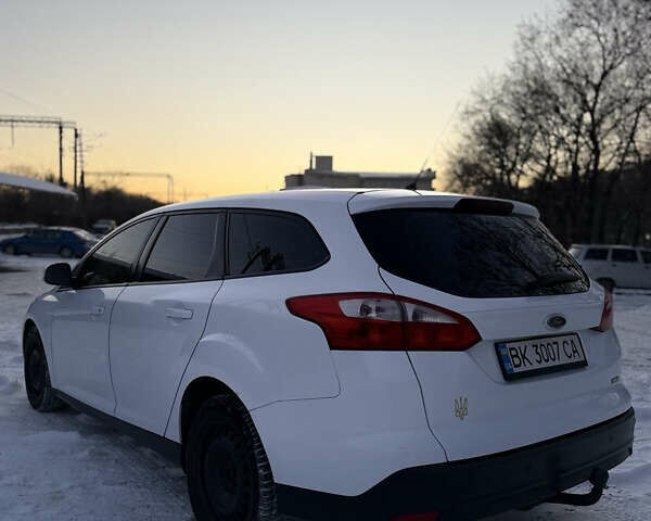 Білий Форд Фокус, об'ємом двигуна 1.56 л та пробігом 223 тис. км за 7200 $, фото 2 на Automoto.ua