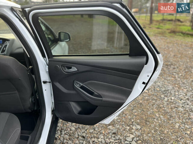 Білий Форд Фокус, об'ємом двигуна 1.6 л та пробігом 220 тис. км за 7950 $, фото 28 на Automoto.ua