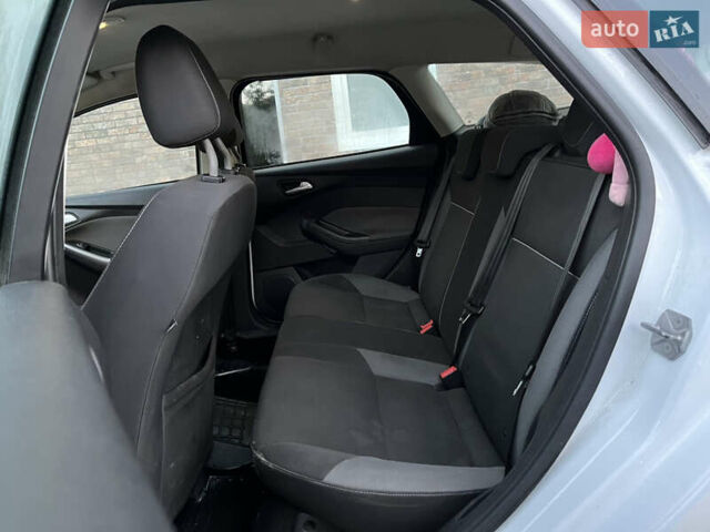Белый Форд Фокус, объемом двигателя 1.56 л и пробегом 257 тыс. км за 5100 $, фото 42 на Automoto.ua