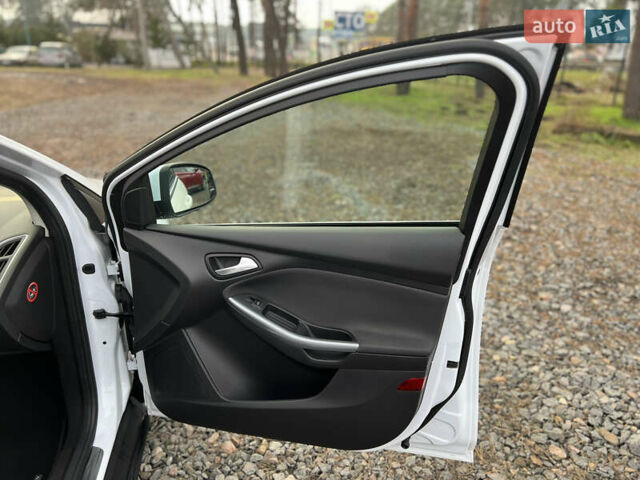 Білий Форд Фокус, об'ємом двигуна 1.6 л та пробігом 220 тис. км за 7950 $, фото 33 на Automoto.ua