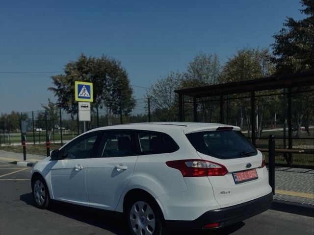 Белый Форд Фокус, объемом двигателя 1.6 л и пробегом 230 тыс. км за 5900 $, фото 1 на Automoto.ua