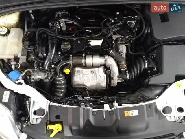 Білий Форд Фокус, об'ємом двигуна 1.59 л та пробігом 288 тис. км за 6001 $, фото 28 на Automoto.ua