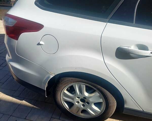 Білий Форд Фокус, об'ємом двигуна 1.6 л та пробігом 370 тис. км за 6600 $, фото 3 на Automoto.ua