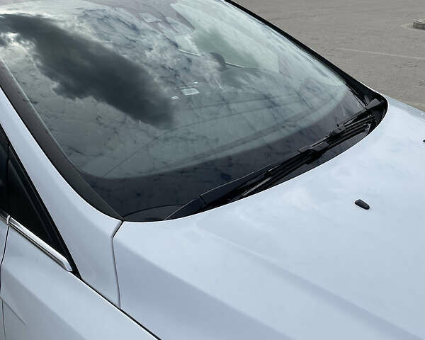 Белый Форд Фокус, объемом двигателя 2 л и пробегом 250 тыс. км за 9800 $, фото 39 на Automoto.ua