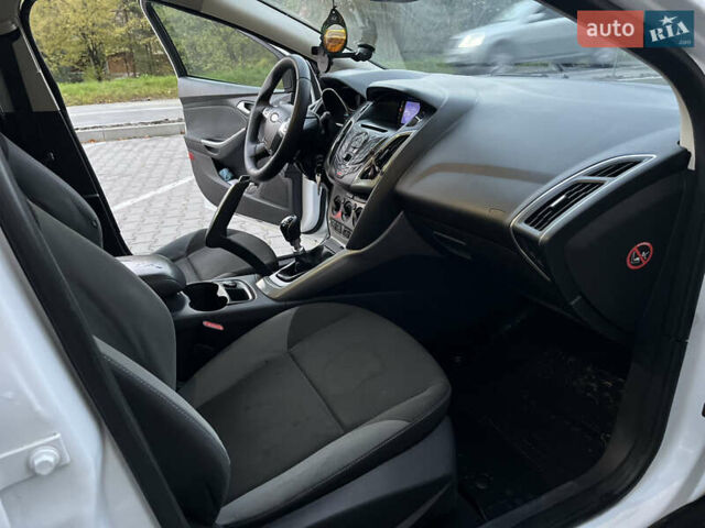 Белый Форд Фокус, объемом двигателя 1.56 л и пробегом 257 тыс. км за 5100 $, фото 43 на Automoto.ua