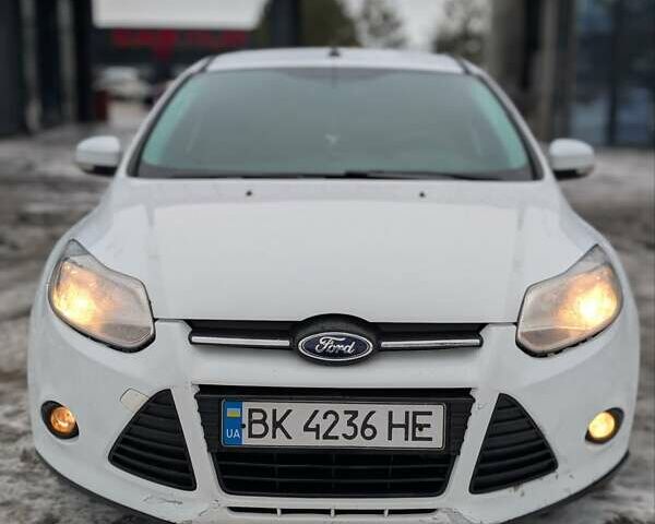 Белый Форд Фокус, объемом двигателя 1.6 л и пробегом 215 тыс. км за 5450 $, фото 1 на Automoto.ua