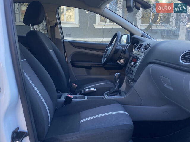 Белый Форд Фокус, объемом двигателя 1.6 л и пробегом 171 тыс. км за 6300 $, фото 9 на Automoto.ua