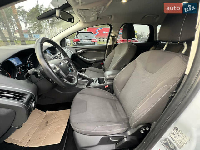 Білий Форд Фокус, об'ємом двигуна 1.6 л та пробігом 220 тис. км за 7950 $, фото 17 на Automoto.ua