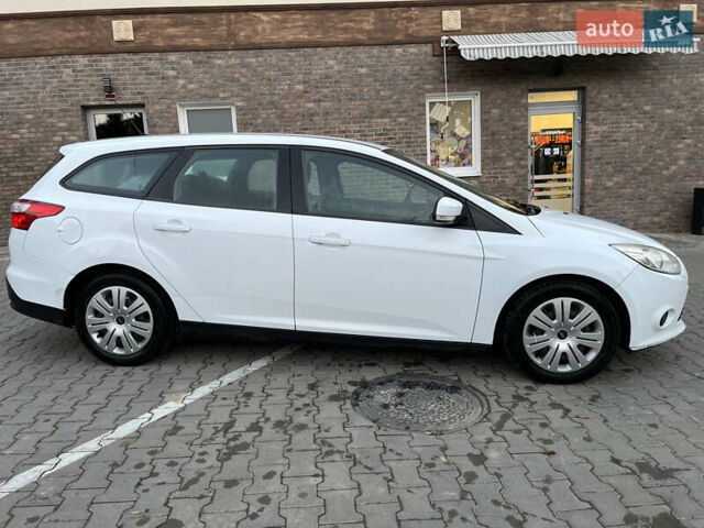Белый Форд Фокус, объемом двигателя 1.56 л и пробегом 257 тыс. км за 5100 $, фото 12 на Automoto.ua