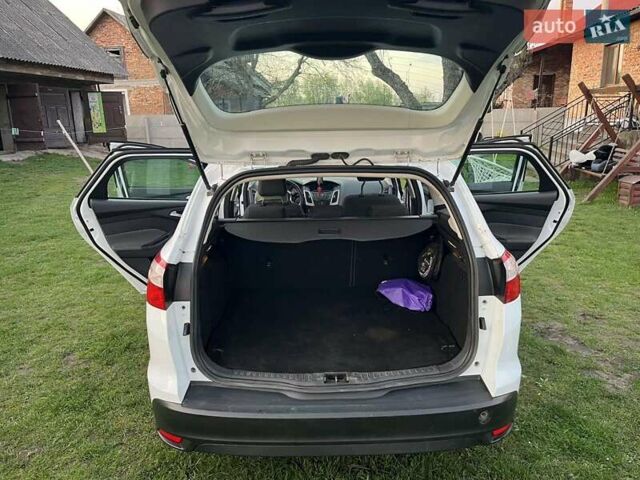 Білий Форд Фокус, об'ємом двигуна 1.56 л та пробігом 244 тис. км за 6300 $, фото 1 на Automoto.ua