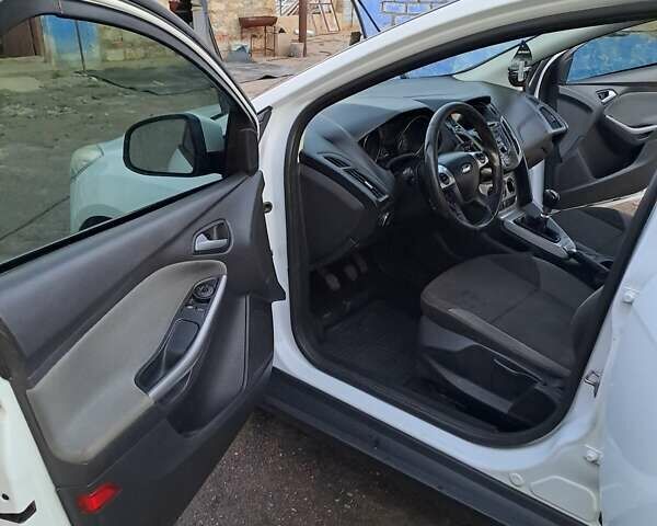 Белый Форд Фокус, объемом двигателя 1.6 л и пробегом 278 тыс. км за 7300 $, фото 9 на Automoto.ua