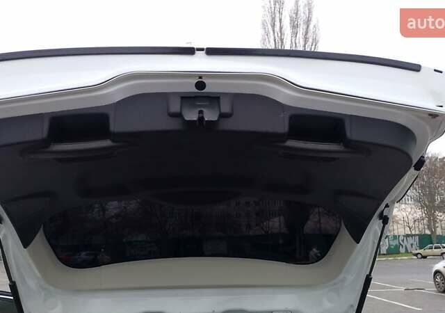 Белый Форд Фокус, объемом двигателя 2 л и пробегом 325 тыс. км за 6999 $, фото 9 на Automoto.ua