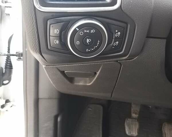 Білий Форд Фокус, об'ємом двигуна 1.59 л та пробігом 288 тис. км за 6001 $, фото 11 на Automoto.ua