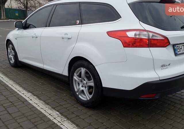 Белый Форд Фокус, объемом двигателя 2 л и пробегом 325 тыс. км за 6999 $, фото 4 на Automoto.ua